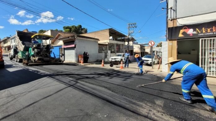 Prefeitura de Cachoeiro avança com recapeamento asfáltico na Rua Anacleto Ramos - Prefeitura de Cachoeiro de Itapemirim