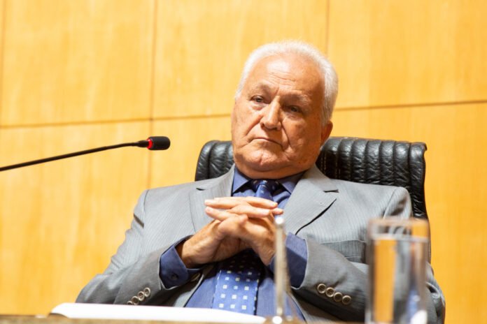 Prefeito de Cachoeiro decreta contingenciamento de R$ 77,1 milhões no orçamento