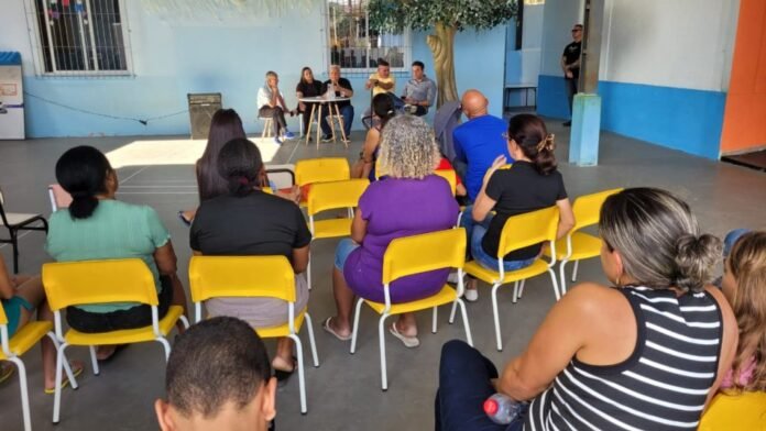 Prefeitura dialoga com moradores sobre construção de nova creche em Itaoca - Prefeitura de Cachoeiro de Itapemirim