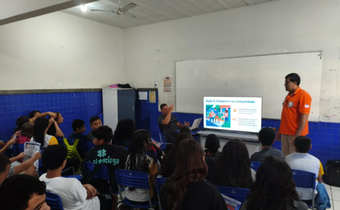 Defesa Civil faz palestras educativas nas escolas de Marataízes 