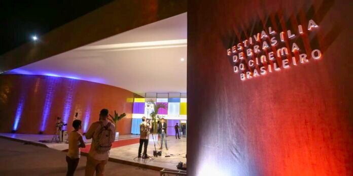 Festival de cinema de Brasília vive impasse; classe artística repudia