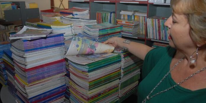 Escolas têm até 8 de setembro para escolher livros didáticos para 2027
