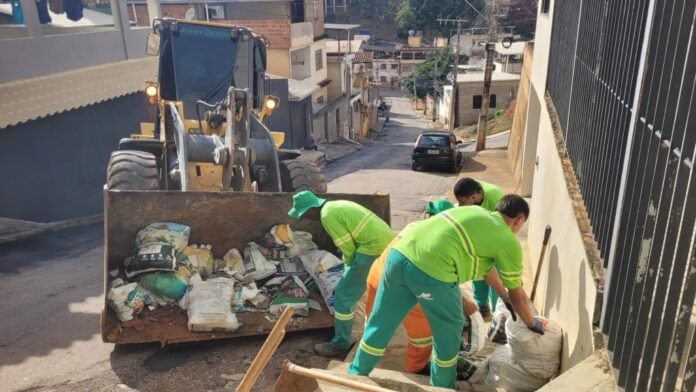 Prefeitura de Cachoeiro intensifica limpeza e retirada de entulhos no Vila Rica - Prefeitura de Cachoeiro de Itapemirim