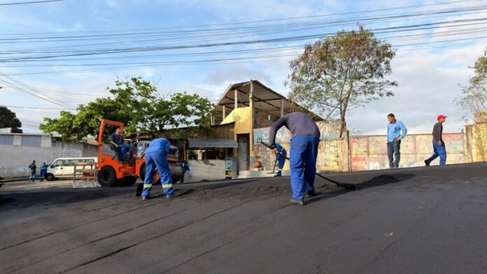 Obras de asfaltamento chegam ao encontro com o Alto Novo Parque - Prefeitura de Cachoeiro de Itapemirim