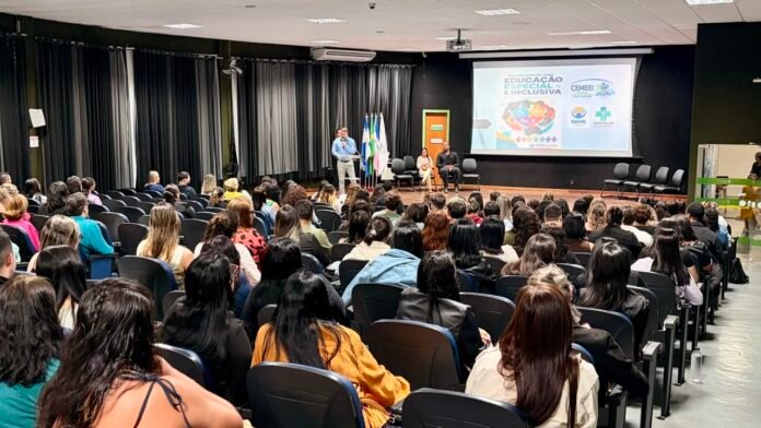 Seminário Municipal sobre Educação Especial promove formação e troca de experiências em Piúma