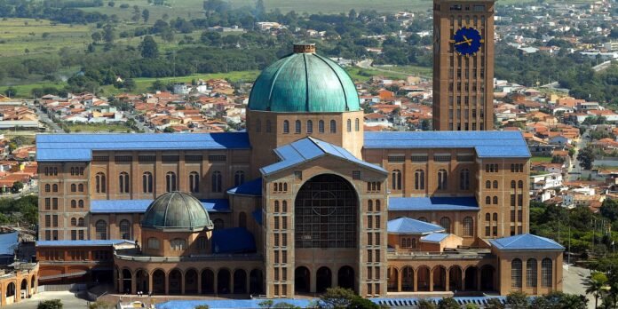 Santuário de Aparecida terá missas, consagração e procissão no feriado