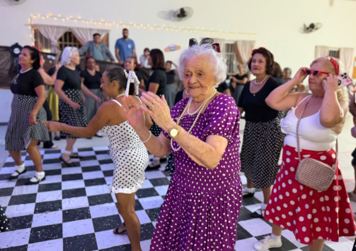 CCR faz baile dançante para a Melhor Idade de Marataízes 