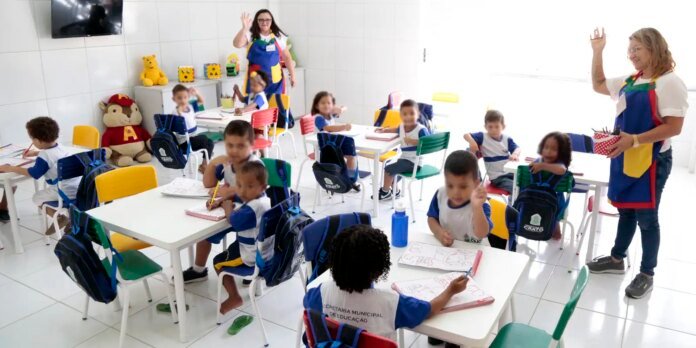 Escolha de livros didáticos para educação infantil começa nesta terça