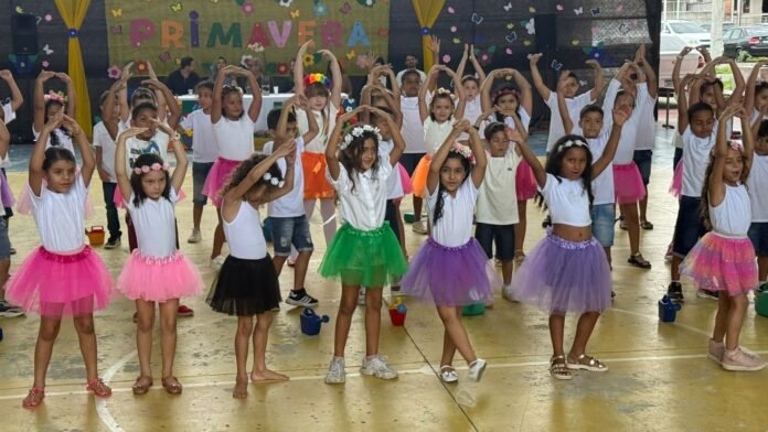 Escola Laura Freire Brumana faz festa da Primavera para estudantes de Marataízes