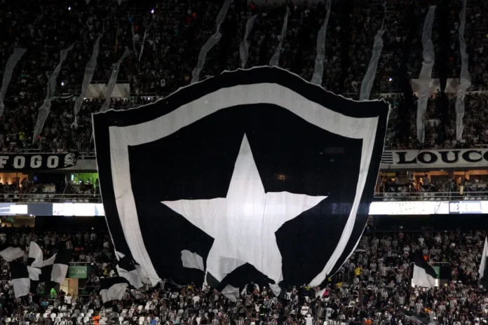 Botafogo x Flamengo pelo Campeonato Brasileiro no Estadio Niltos Santos. 18 de Agosto de 2024, Rio de Janeiro, RJ, Brasil. Foto: Vitor Silva/Botafogo. escudo torcida botafogo