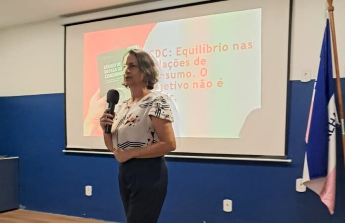 Procon de Marataízes faz palestra sobre relação do comércio com o consumidor