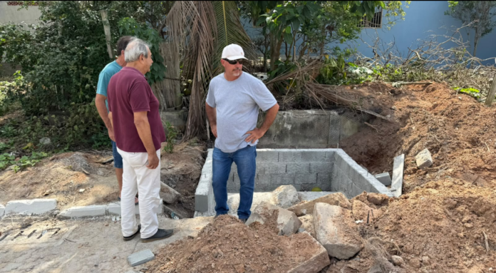 Prefeito vistoria obras na sede e interior de Marataízes 