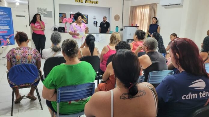 Outubro Rosa leva informação e cuidado às mulheres no CRAS do Alto Independência - Prefeitura de Cachoeiro de Itapemirim